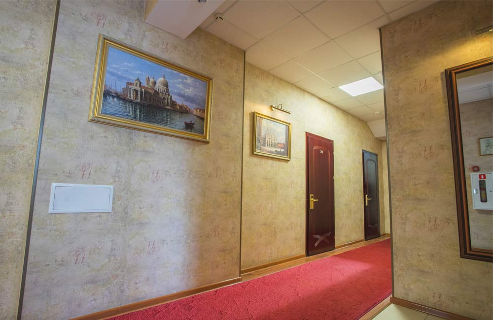 Холл на этаже в отеле «Евразия», Анапа