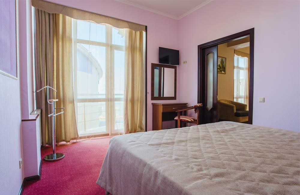 2-х комнатный двухместный номер первой категории в отеле Евразия, Анапа